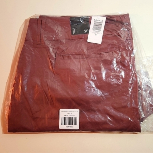 ❤NWT VINTAGE TORRID DRESSY SATEEN CUFFED MID-RISE SHORTS - DUSTY RED - PLUS SIZE - Picture 13 of 14
